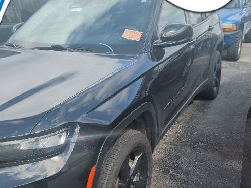 Used 2024 Jeep Grand Cherokee Limited w/ Black Appearance Package AWD/4WD image 1