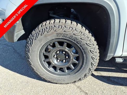 Used 2024 GMC Sierra 1500 AT4X w/ AT4X AEV Edition image 9