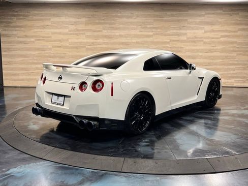 Used 2016 Nissan GT-R Premium image 15