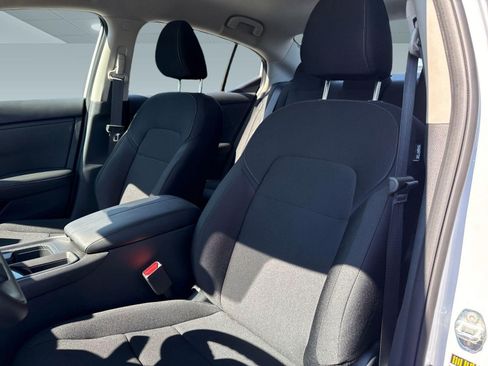 Used 2025 Nissan Sentra S image 23