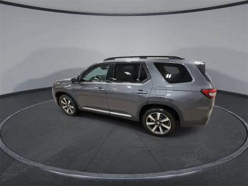 Used 2024 Honda Pilot Touring image 6