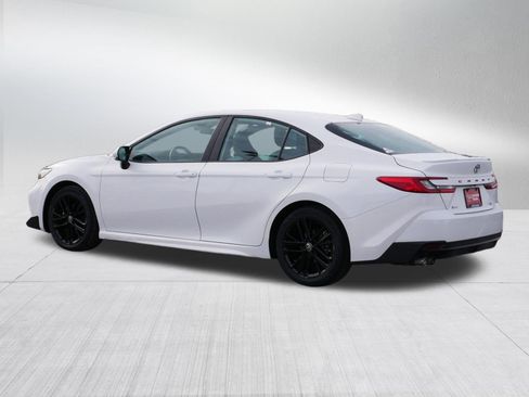 Certified 2025 Toyota Camry SE image 5