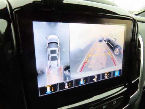 Used 2023 Chevrolet Traverse RS image 23