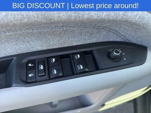 Used 2023 Jeep Compass Latitude AWD/4WD image 24