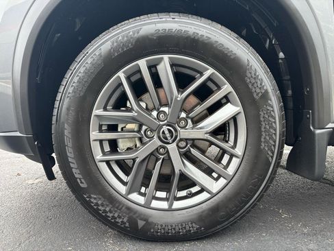 Used 2023 Nissan Rogue S image 28