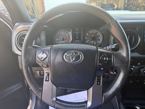 Used 2018 Toyota Tacoma TRD Sport w/ Technology Package AWD/4WD image 22