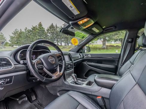 Used 2019 Jeep Grand Cherokee Laredo AWD/4WD image 11