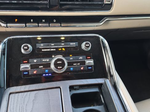 Used 2024 Lincoln Navigator L Reserve AWD/4WD image 17
