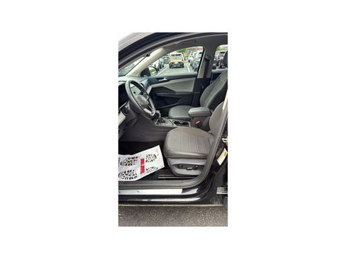 Used 2024 Volkswagen Taos SE FWD image 11