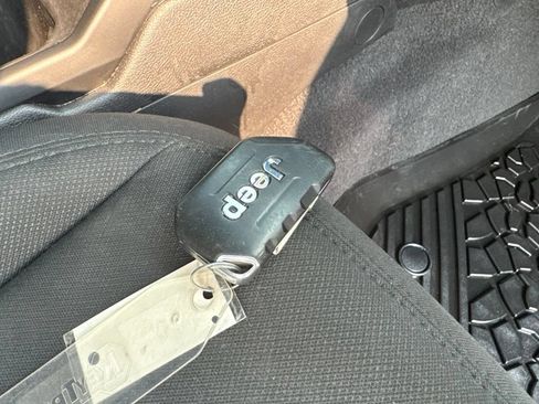Used 2020 Jeep Wrangler Unlimited Sport AWD/4WD image 37