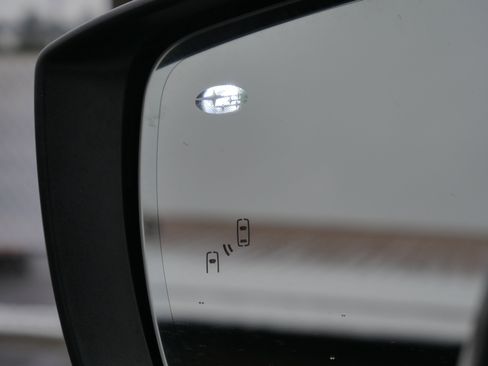 Used 2017 Subaru Outback 3.6R Limited image 37