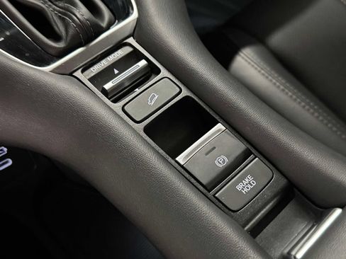 Certified 2024 Honda HR-V EX-L image 9