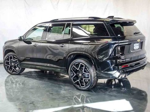 Used 2025 Chevrolet Traverse High Country FWD image 9
