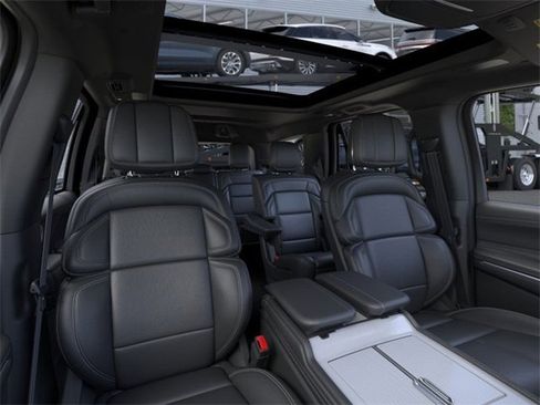 New 2025 Lincoln Navigator Reserve w/ Jet Appearance Package image 10