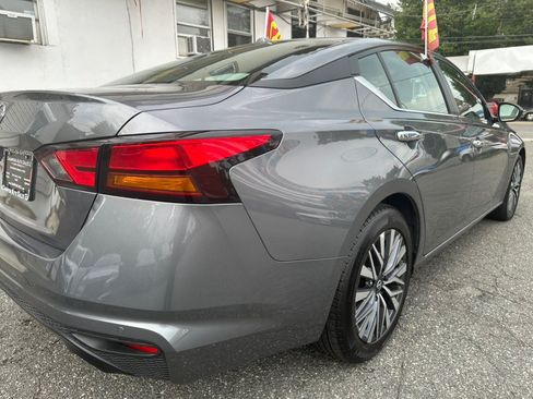 Used 2025 Nissan Altima 2.5 SV FWD image 30