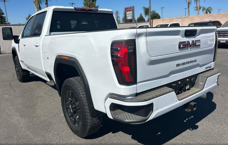 Used 2026 GMC Sierra 2500 AT4 AWD/4WD image 3