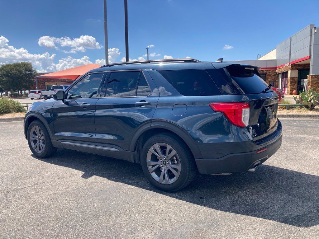 Used 2022 Ford Explorer XLT w/ Equipment Group 202A RWD image 7