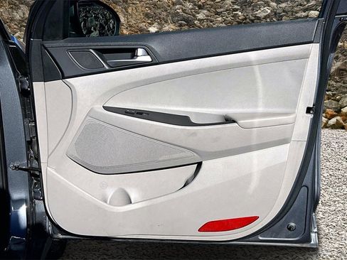 Used 2019 Hyundai Tucson SE image 19