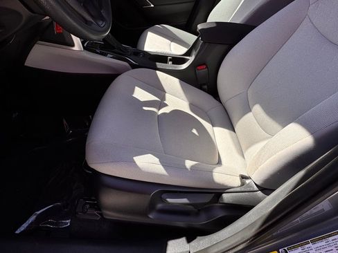 Used 2024 Toyota Corolla Cross L image 34