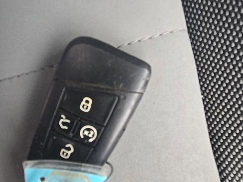 Used 2022 Volkswagen Taos SE image 35