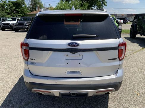 Used 2017 Ford Explorer XLT FWD image 9