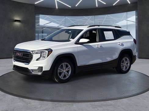Certified 2024 GMC Terrain SLE w/ Driver Convenience Package FWD image 2