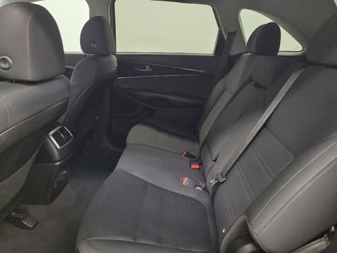 Used 2019 Kia Sorento FWD V6 image 18