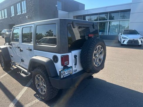 Used 2015 Jeep Wrangler Unlimited Rubicon w/ Connectivity Group AWD/4WD image 10