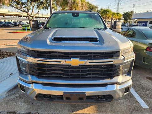 Used 2025 Chevrolet Silverado 2500 LT AWD/4WD image 2