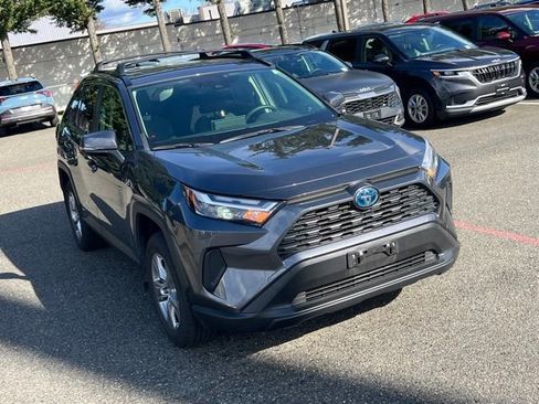 Used 2024 Toyota RAV4 XLE w/ Convenience Package image 5