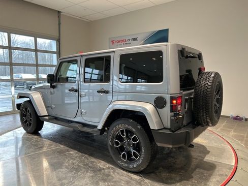 Used 2017 Jeep Wrangler Unlimited Sahara image 4