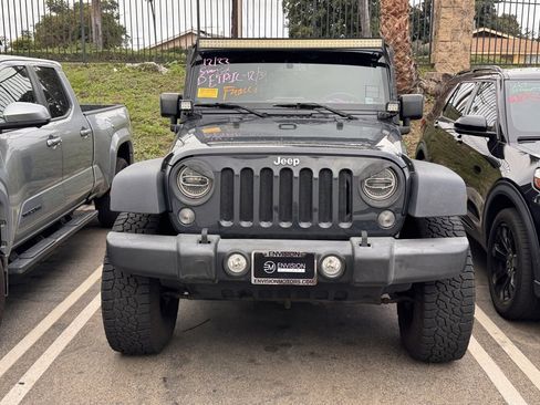 Used 2018 Jeep Wrangler Unlimited Sport S image 2