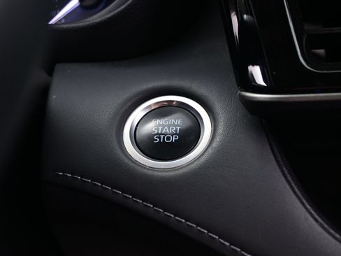 Used 2024 Toyota Highlander LE FWD image 22