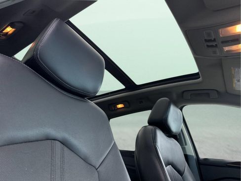 Used 2014 Cadillac SRX Luxury image 17