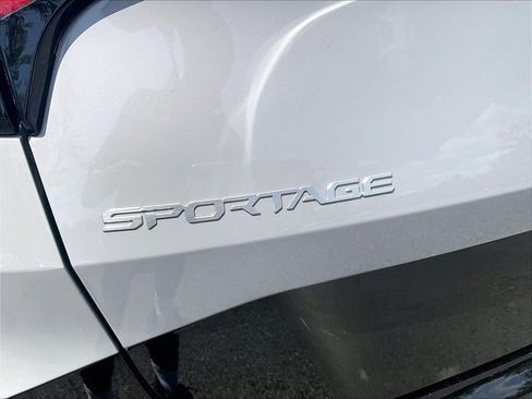 Used 2025 Kia Sportage SX AWD/4WD image 28