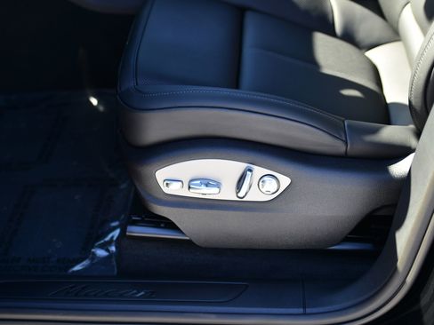 Used 2026 Porsche Macan image 28