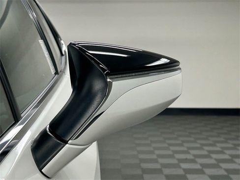 Certified 2025 Lexus UX 300h FWD image 22