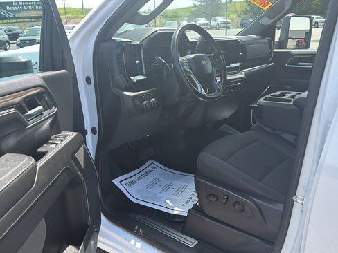 Used 2024 Chevrolet Silverado 2500 LT AWD/4WD image 10