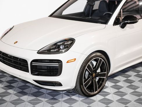 Used 2019 Porsche Cayenne Turbo image 17