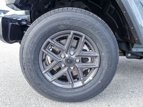 New 2025 Jeep Gladiator Sport image 27