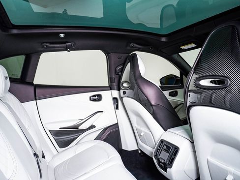 Used 2022 Aston Martin DBX image 19