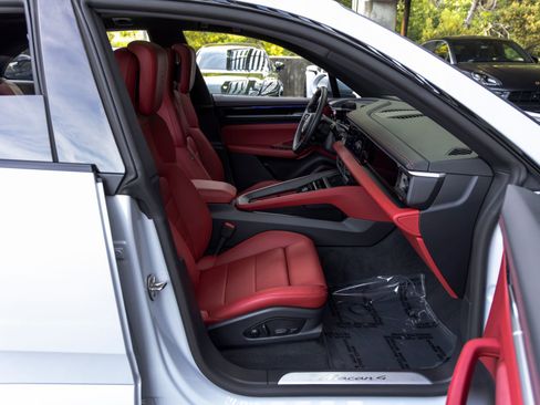 Certified 2024 Porsche Macan 4 Electric image 58