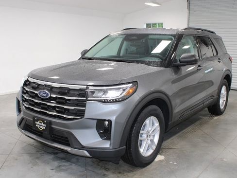 New 2026 Ford Explorer Active RWD image 3