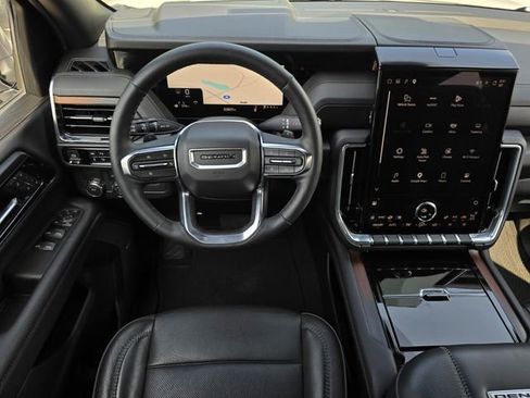 Used 2025 GMC Yukon Denali RWD image 12