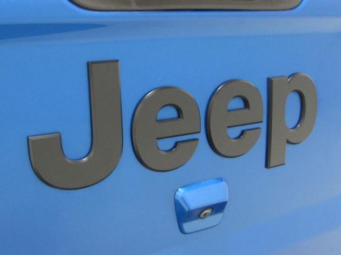 Used 2023 Jeep Gladiator Sport AWD/4WD image 33