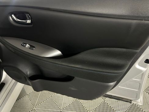 Used 2023 Nissan Leaf S image 30