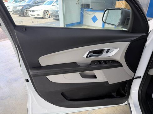 Used 2017 Chevrolet Equinox LS AWD/4WD image 25