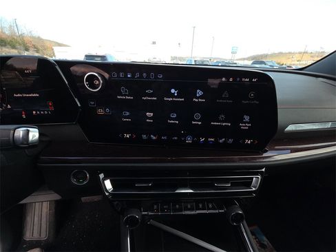 Used 2024 Chevrolet Traverse RS image 11