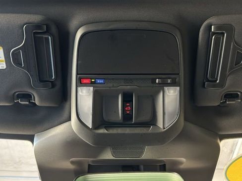 Used 2025 Subaru Forester Premium image 94