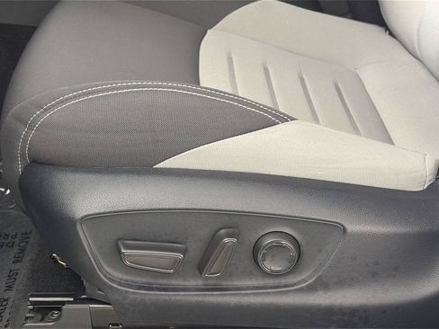 Used 2024 Toyota Tacoma TRD Sport w/ TRD Sport Upgrade Package RWD image 19